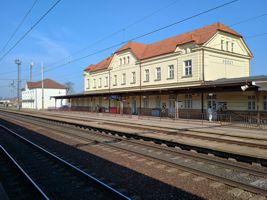 Železniční nádraží v Pečkách